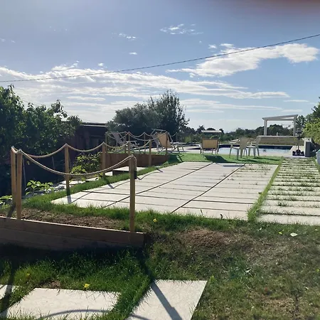 Immersa Tra Le Colline, Vicinissima Al Mare E Con Nuova Piscina *